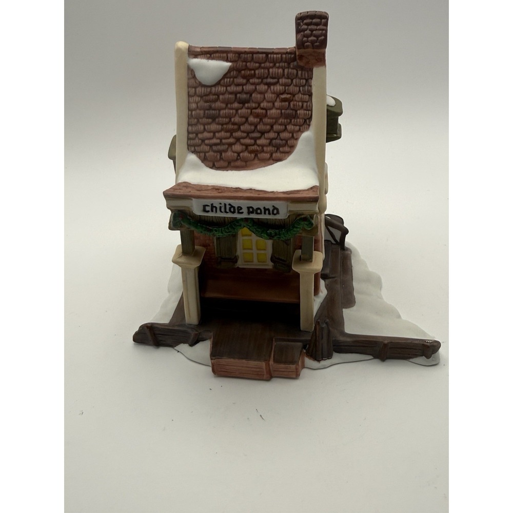 Dept 56 Dickens Village Series Childe Pond House Without Skaters